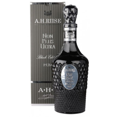 A. H. Riise Non Plus Ultra Black Rum 0,7L